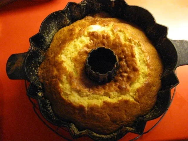 Rezept: Kirsch - Gugelhupf mit Marzipan Bild Nr. 11 Kirsch - Gugelhupf mit Marzipan - Rezept - Bild Nr. 11