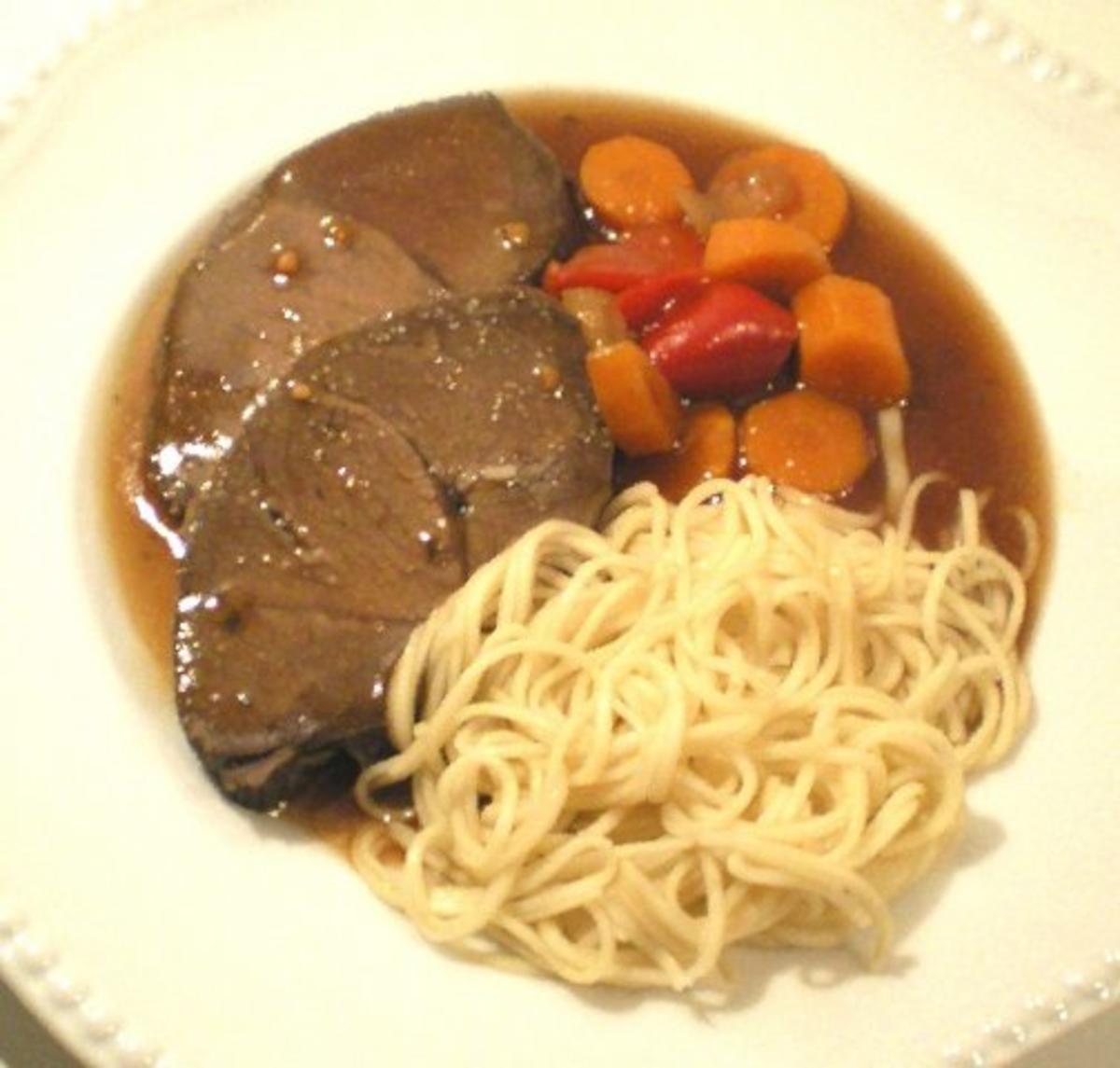 Bilder für Hirschbraten asiatisch angehaucht mit Chow Mien Nudeln - Rezept