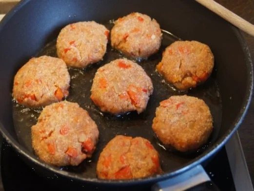 Rezept: Paprikabuletten à la Papa Bild Nr. 7 Paprikabuletten à la Papa - Rezept - Bild Nr. 7