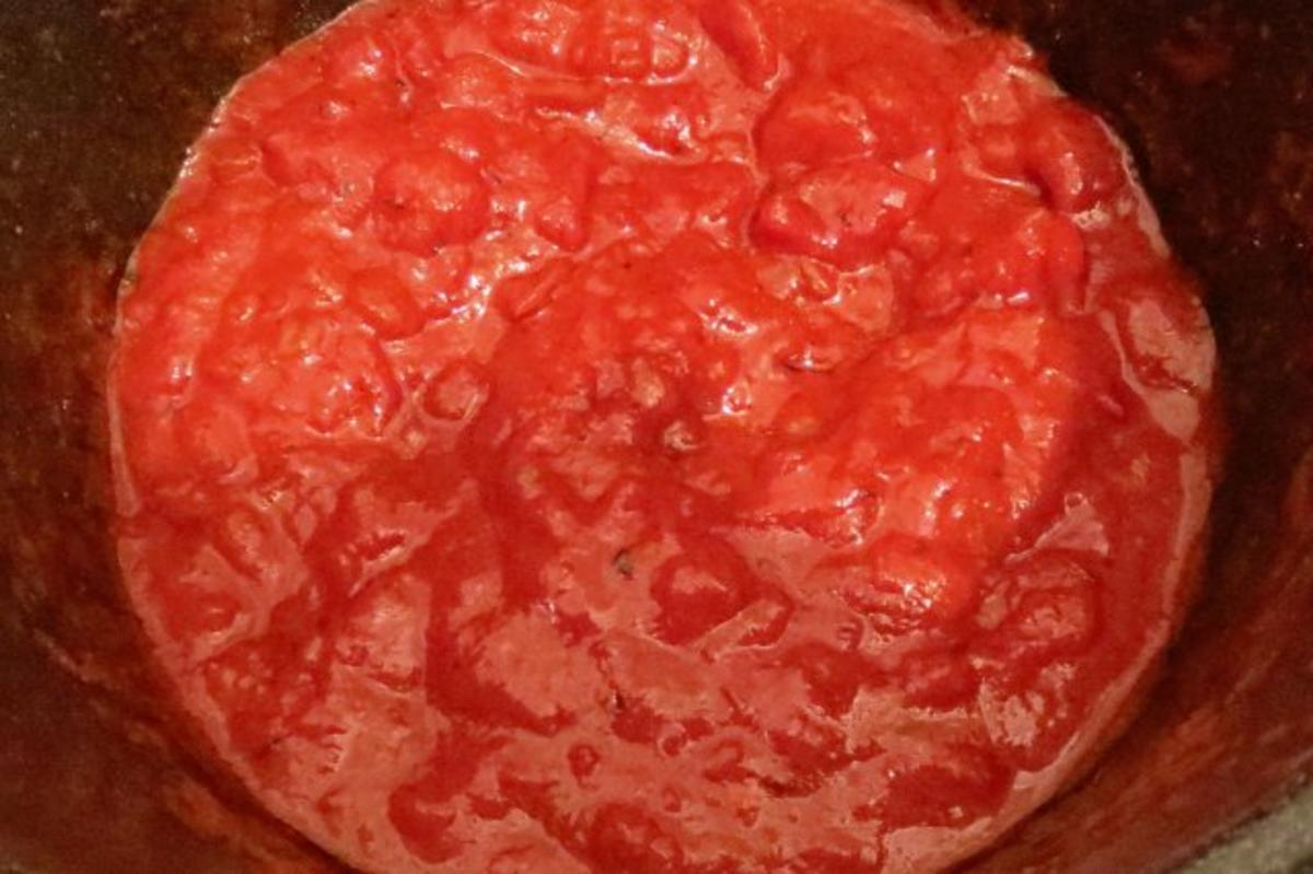 Kochen: Selbstgemachte Tagliatelle mit Tomatensauce - Rezept - Bild Nr. 2