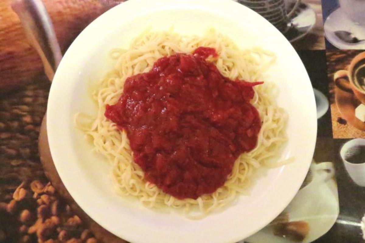 Kochen: Selbstgemachte Tagliatelle mit Tomatensauce - Rezept - Bild Nr. 5