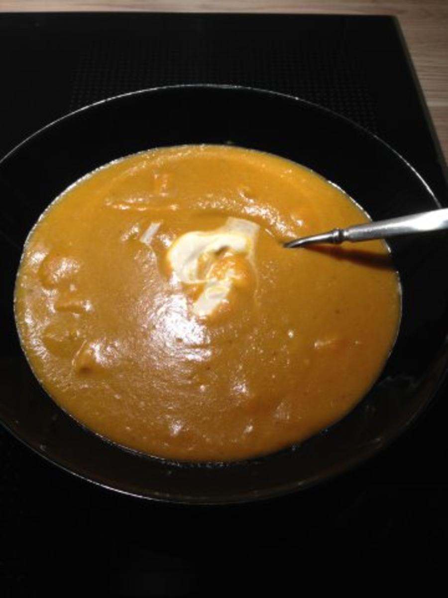 Currysuppe mit Kartoffeln und Möhren - Rezept mit Bild - kochbar.de