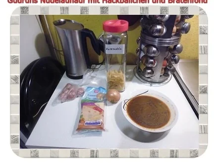 Rezept: Fleisch: Nudelauflauf mit Hackfleischbällchen Bild Nr. 2 Fleisch: Nudelauflauf mit Hackfleischbällchen - Rezept - Bild Nr. 2