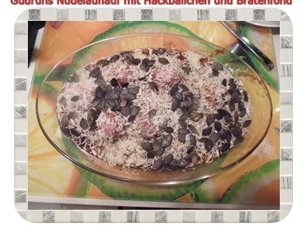 Rezept: Fleisch: Nudelauflauf mit Hackfleischbällchen Bild Nr. 6 Fleisch: Nudelauflauf mit Hackfleischbällchen - Rezept - Bild Nr. 6
