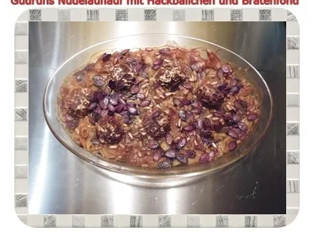 Rezept: Fleisch: Nudelauflauf mit Hackfleischbällchen Bild Nr. 9 Fleisch: Nudelauflauf mit Hackfleischbällchen - Rezept - Bild Nr. 9