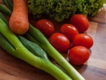 Hähnchenschenkel mariniert mit Sesam-Kartoffeln und Salat - Rezept - Bild Nr. 4