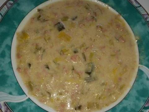 Suppen und Eintöpfe: Moni's Lauchcremsuppe mit Putenhackfleisch - Rezept