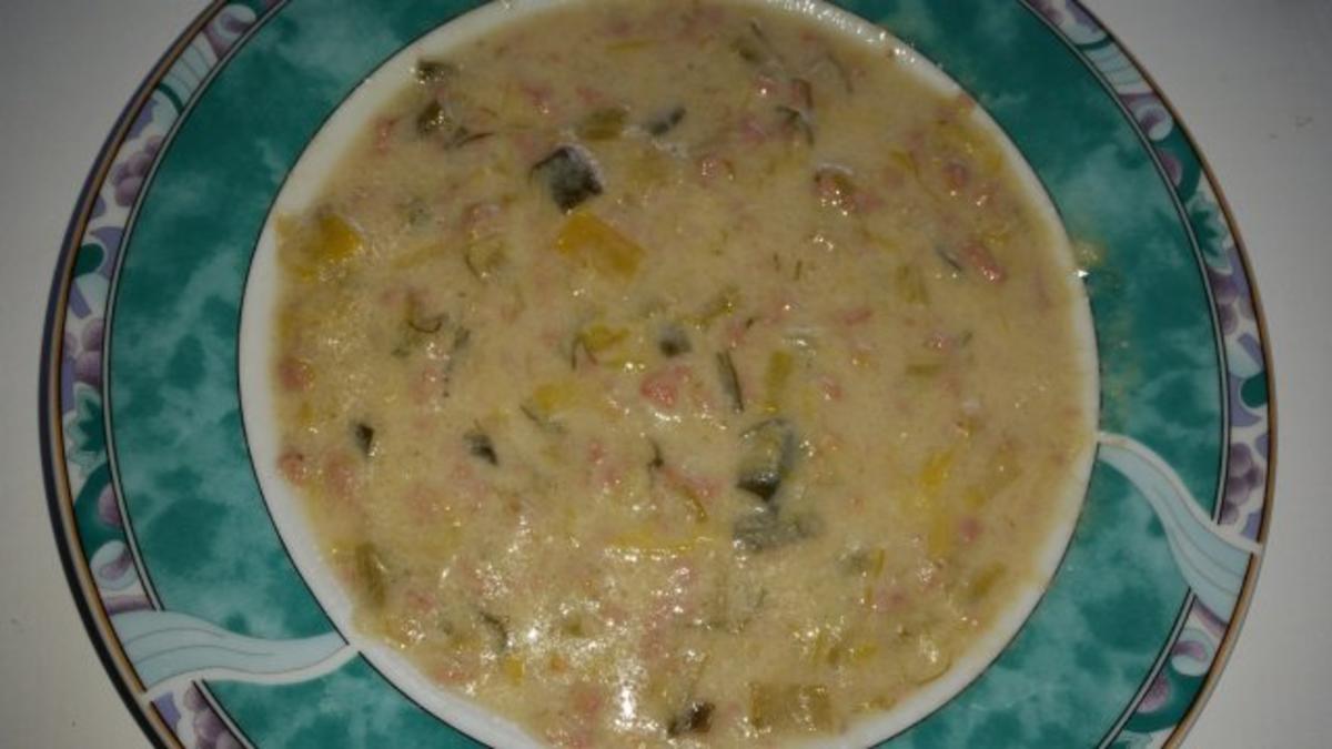 Bilder für Suppen und Eintöpfe: Moni's Lauchcremsuppe mit Putenhackfleisch - Rezept