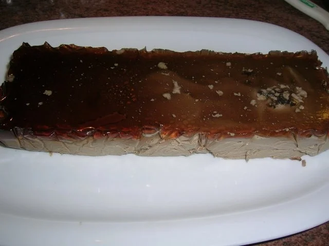 Gänselebermousse mit Portweingelee und glasierten Birnenspalten - Rezept