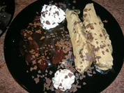 Mokka-Parfait mit Nougat an Rumtopf-Kompott - Rezept