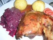 Braten von der Gans - 120 Grad Methode - an Portweinsauce mit Kohl und Klössen - Rezept