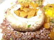 Mit Aprikosen gefüllter Portobello, Camargue Reis mit Erdnusschutney und Avocado Trüffel - Rezept