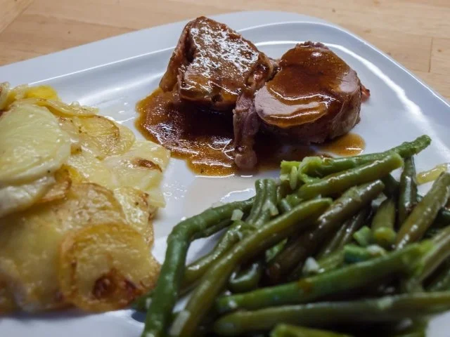 Rezept: Schweinefilet im Speckmantel mit Cognacsoße Schweinefilet im Speckmantel mit Cognacsoße - Rezept