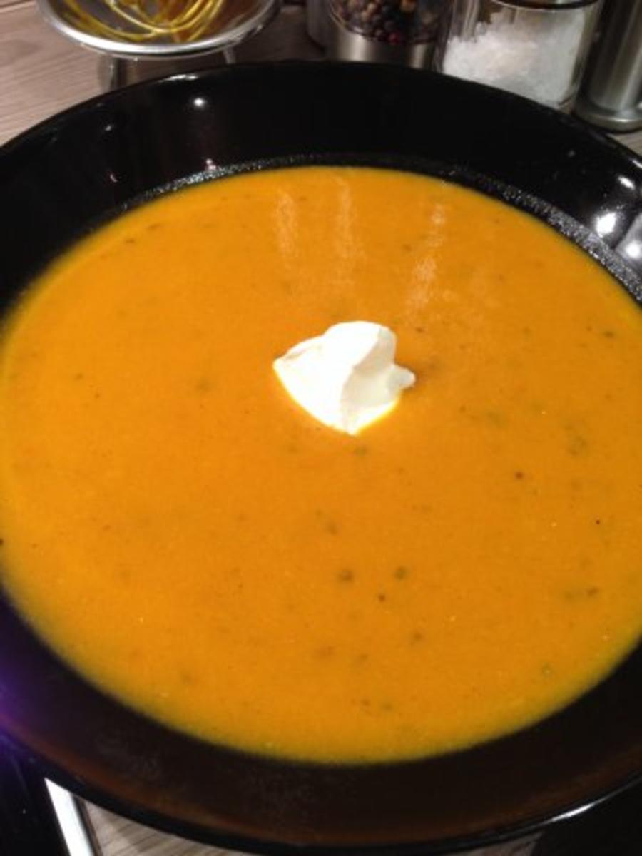 Kürbissuppe mit Orangensaft und Möhren - Rezept mit Bild - kochbar.de