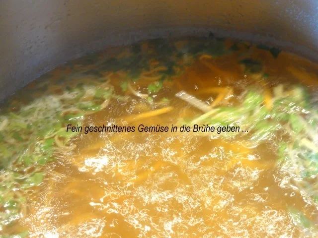 Rezept: Suppe: feine HÜHNCHENBRÜHE Bild Nr. 7 Suppe: feine HÜHNCHENBRÜHE - Rezept - Bild Nr. 7