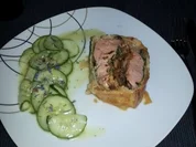 Leberkäspastete mit Pilzfülung an knackigem Gurkensalat - Rezept