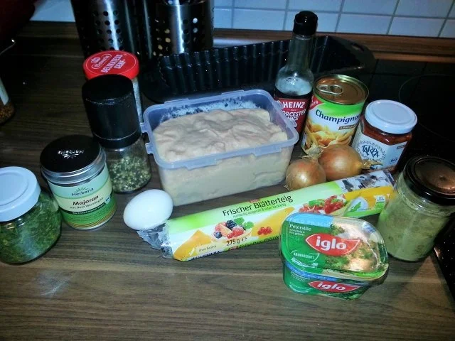 Rezept: Leberkäspastete mit Pilzfülung an knackigem Gurkensalat Bild Nr. 3 Leberkäspastete mit Pilzfülung an knackigem Gurkensalat - Rezept - Bild Nr. 3