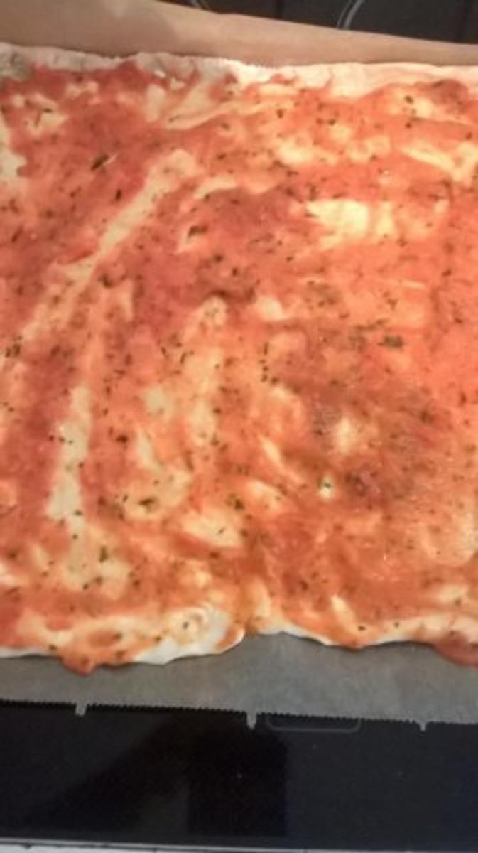 Dinkel-Pizza mit frischer Tomatensoße - Rezept - Bild Nr. 3
