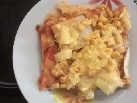 Dinkel-Pizza mit frischer Tomatensoße - Rezept