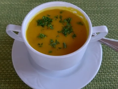 Rezept: Suppen & Eintöpfe : Einfache Karotten - Suppe mit Petersilie Suppen & Eintöpfe : Einfache Karotten - Suppe mit Petersilie - Rezept