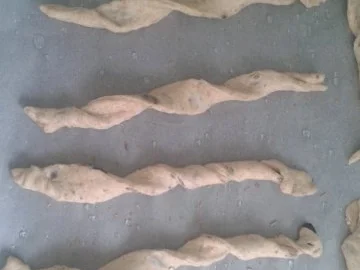 Saftiges Vollkornbrot und knusprige Brotstangen - Rezept - Bild Nr. 3