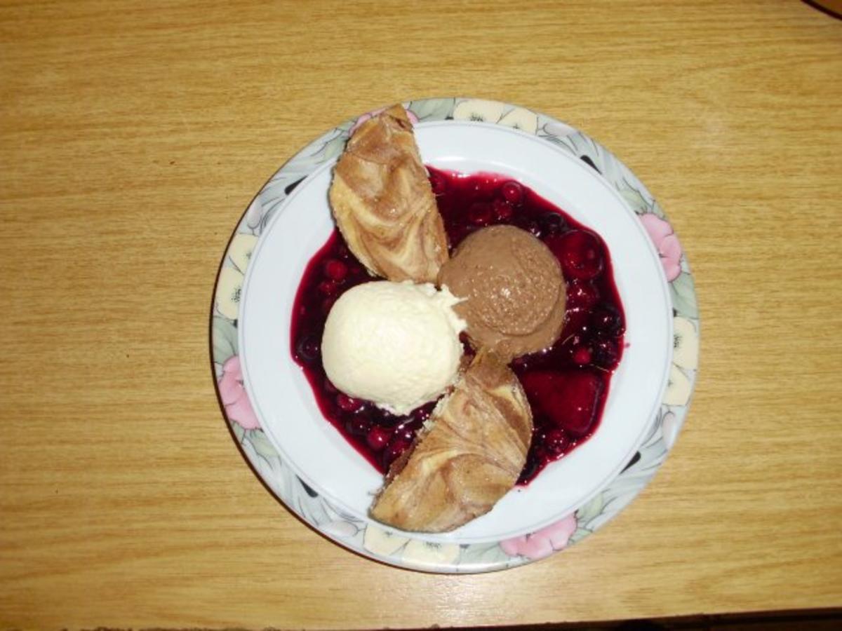 Waldbeerensauce als &amp;quot;Beilage&amp;quot; zu süßem Schoko-Mousse - Rezept mit ...