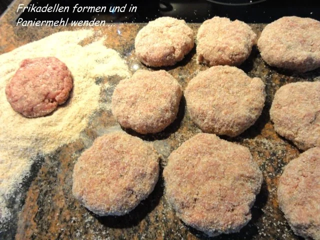 Rezept: Fleisch: FRIKADELLEN mit Feigensahnesauce Bild Nr. 3 Fleisch: FRIKADELLEN mit Feigensahnesauce - Rezept - Bild Nr. 3