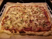 Thunfisch-Zwiebelpizza - Rezept