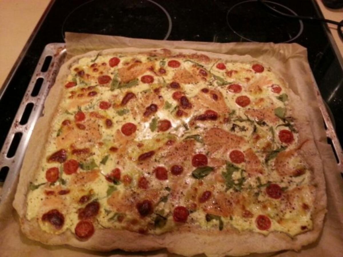 Bilder für Lachs-Rucola Flammkuchen - Rezept