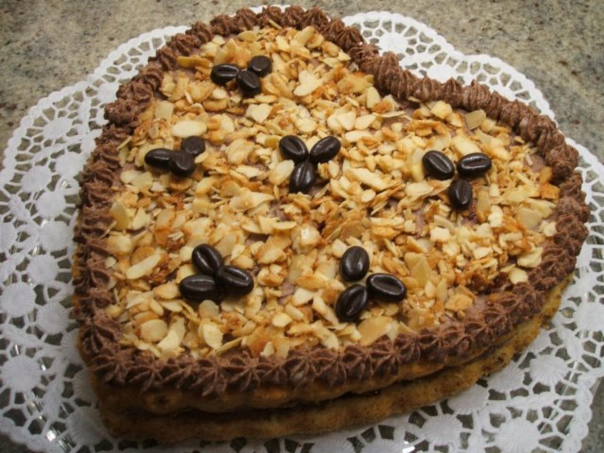 Bilder für Backen: Biskuitherz mit Kaffeecreme - Rezept