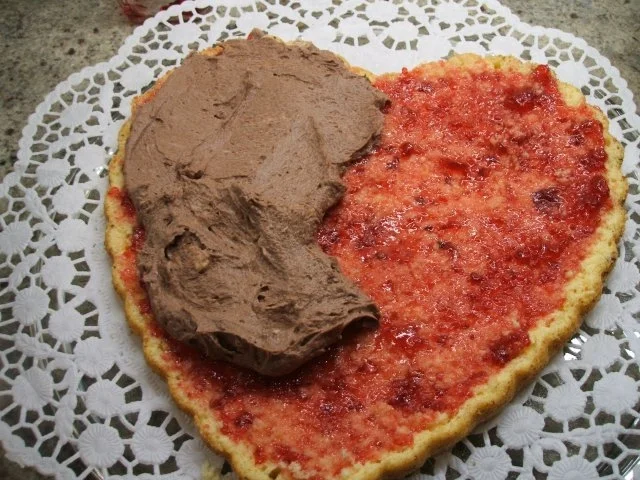 Rezept: Backen: Biskuitherz mit Kaffeecreme Bild Nr. 12 Backen: Biskuitherz mit Kaffeecreme - Rezept - Bild Nr. 12