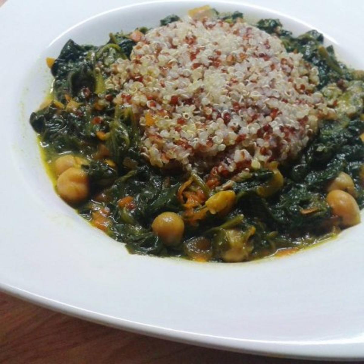 Buntes Quinoa mit Spinat-Kichererbsen-Topf - Rezept - kochbar.de