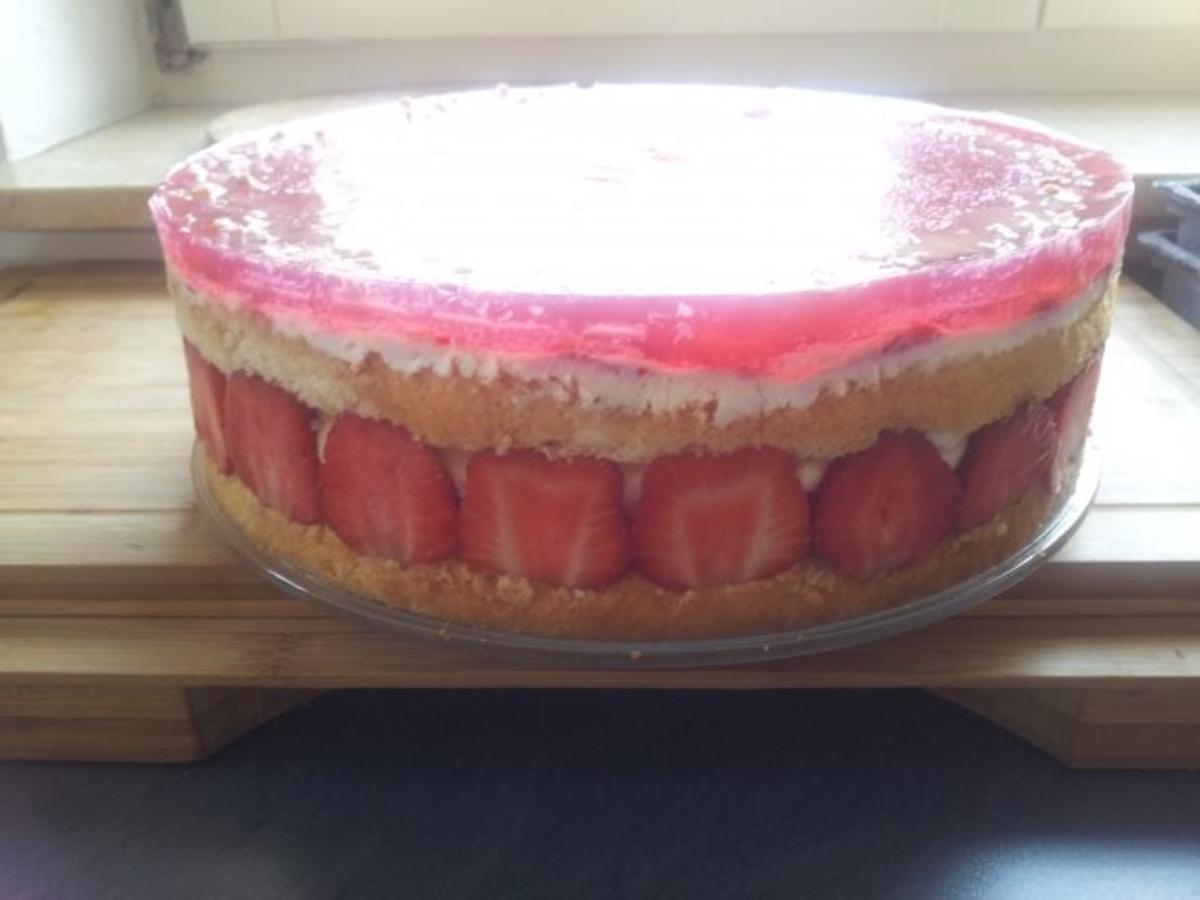 Quark Erdbeer Torte - einfach - 241 kcal/100g Quark Erdbeer Torte - einfach - 241 kcal/100g