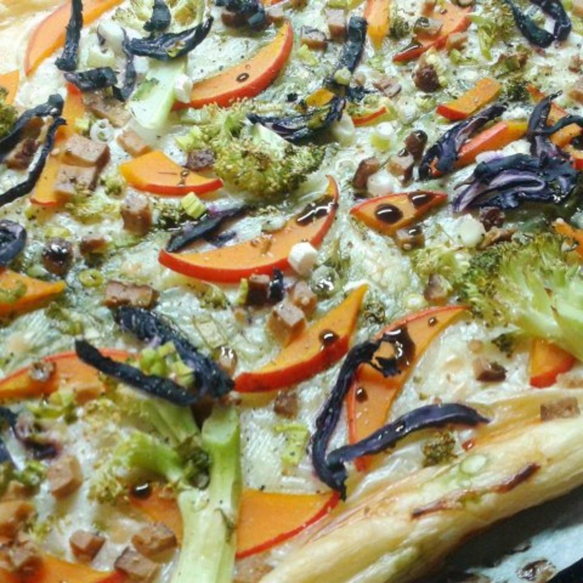 Bilder für Bunter Blätterteig-Flammkuchen - Rezept