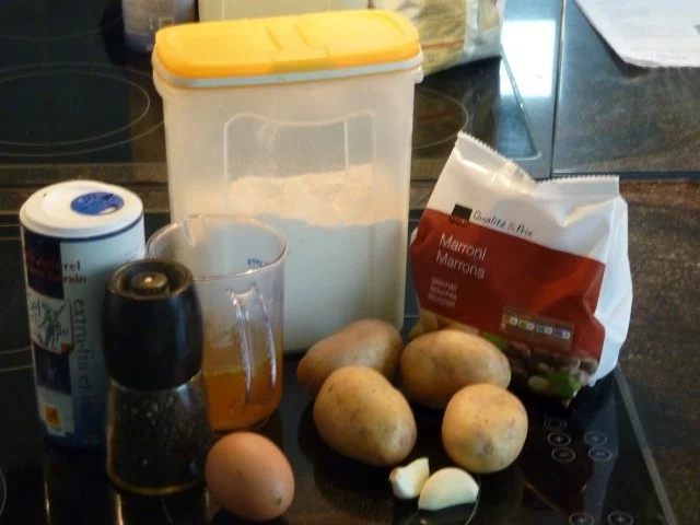 Rezept: Kastanien -- Gnocchi mit Kräuterbuttersauce Bild Nr. 2 Kastanien -- Gnocchi mit Kräuterbuttersauce - Rezept - Bild Nr. 2