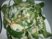 Feldsalat mit Walnüssen und Honig-Senf-Dressing - Rezept
