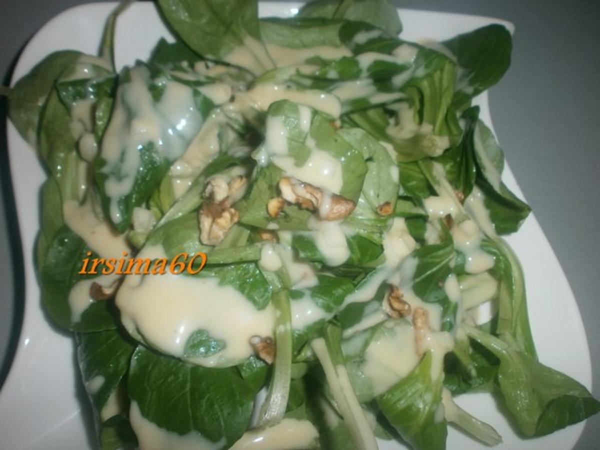 Bilder für Feldsalat mit Walnüssen und Honig-Senf-Dressing - Rezept