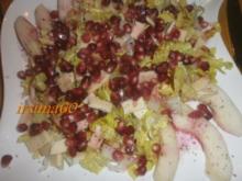 Salatherz mit Granatapfelkernen, Birne und Käse - Rezept