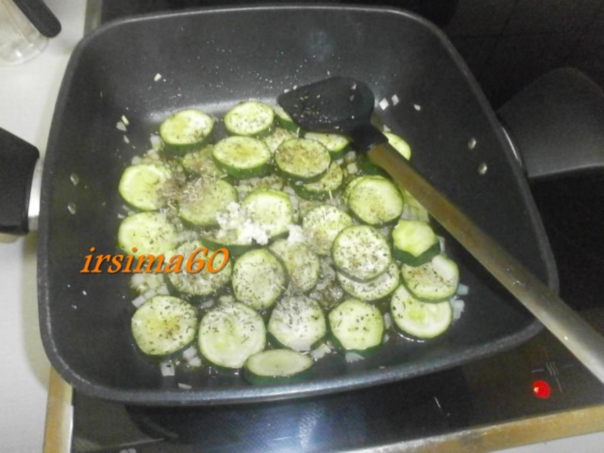 Bunte Nudeln mit Zucchini – Tomatensoße - Rezept - Bild Nr. 3