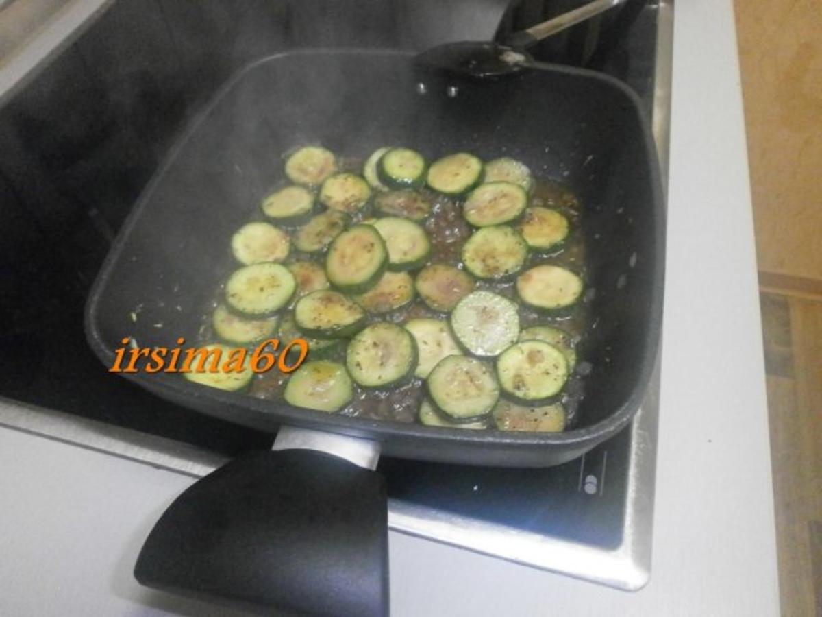 Bunte Nudeln mit Zucchini – Tomatensoße - Rezept - Bild Nr. 4