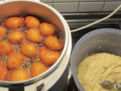 Rezept: Quarkbällchen "Mutzen" Bild Nr. 2 Quarkbällchen "Mutzen" - Rezept - Bild Nr. 2