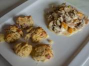 Käse-Schinken-Pürreeklekse mit Geflügelsalat - Rezept