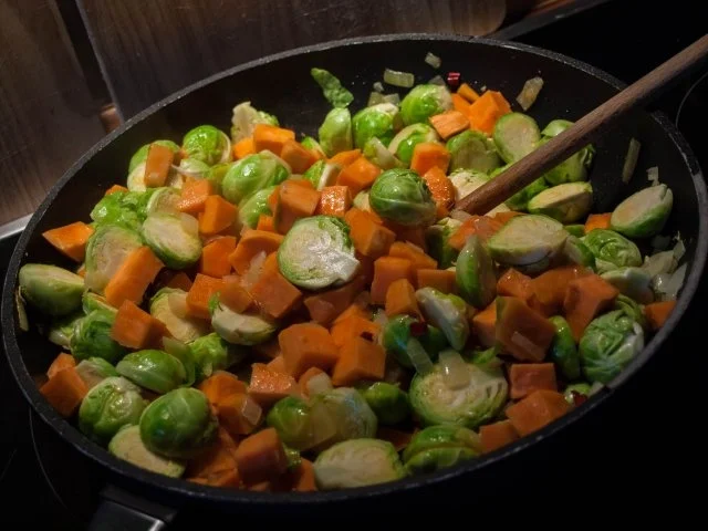 Rosenkohl-Gratin mit Süßkartoffeln (scharf) - Rezept - Bild Nr. 4