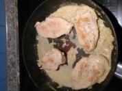 Gemüse mit Hähnchenbrust und Käse überbacken - Rezept