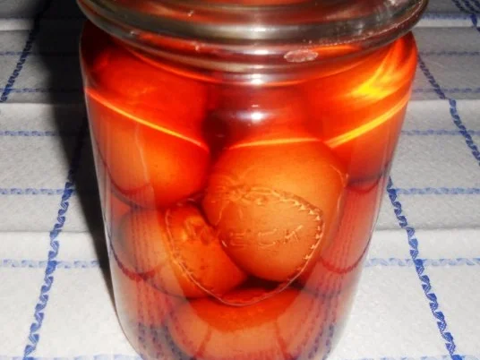 Rezept: "Soleier - à la Erika", diese Eier schmecken nicht nur zu Ostern. (Rzpt. um 1951) "Soleier - à la Erika", diese Eier schmecken nicht nur zu Ostern. (Rzpt. um 1951) - Rezept