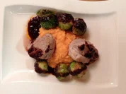 Rezept: Schweinefilet mit Sรผรkartoffelpรผree, Lebkuchenjus und Rosenkohl Schweinefilet mit Sรผรkartoffelpรผree, Lebkuchenjus und Rosenkohl - Rezept