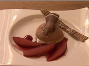 Pralinenparfait mit Rotweinbirnen - Rezept