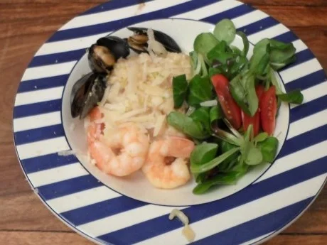 Limettenrisotto mit Meeresfrüchten dazu Salat aus Rapunzeln - Rezept