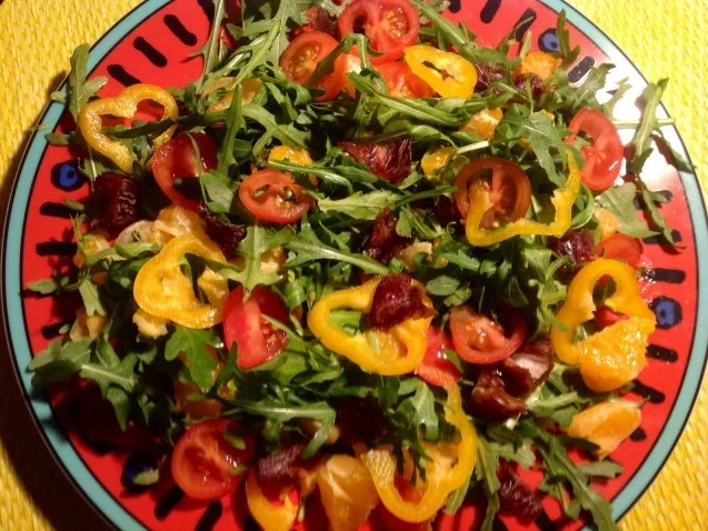 Rezept: Fruchtiger Rucola-Salat mit Erdmandel-Dattel-Dressing und Käse Bild Nr. 7 Fruchtiger Rucola-Salat mit Erdmandel-Dattel-Dressing und Käse - Rezept - Bild Nr. 7