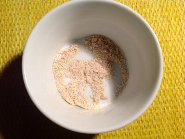 Rezept: Fruchtiger Rucola-Salat mit Erdmandel-Dattel-Dressing und Käse Bild Nr. 9 Fruchtiger Rucola-Salat mit Erdmandel-Dattel-Dressing und Käse - Rezept - Bild Nr. 9